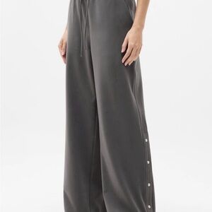 New Athleta  MVP Mid Rise Snap Pant Gray  XS Tall NWT